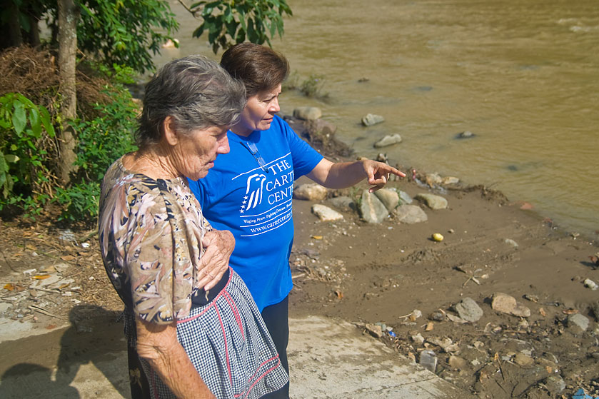 After her niece learned about a Carter Center program that helps women make requests for government information, she enlisted the help of Carter Center information liaison Dina Moscoso in filing a request for information on how to get a new ID card.